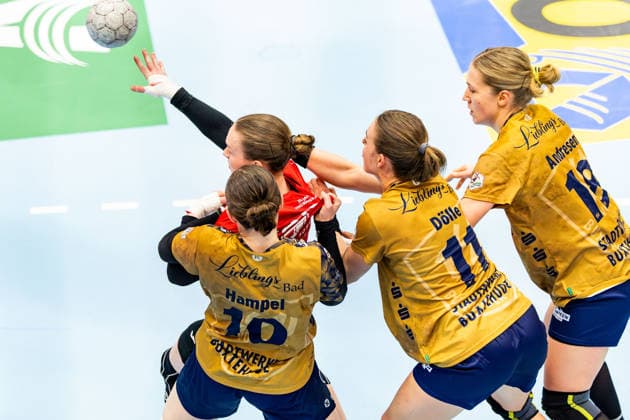 14.01.2026, GER, Handball, Frauen, Saison 2025 2026, Alsco 1.Bl, 13.Spieltag, Thueringer HC - Buxtehuder SV Luca Farago (Thueringer HC,19), Anika Hampel (Buxtehuder SV), Isabelle Doelle (Buxtehuder SV), Johanna Andresen (Buxtehuder SV) 99947 Bad Langensalza Salza Halle Sporthalle Mehrz Thüringen Deutschland
