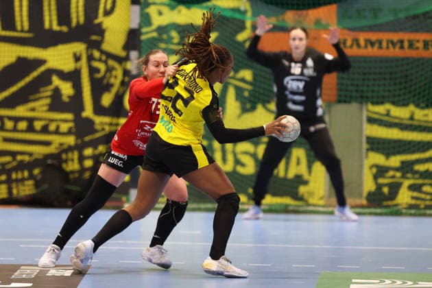 Zweikampf zwischen Deborah Lassource (Borussia Dortmund) und Zoe Stens (BSV Sachsen Zwickau) GER, Borussia Dortmund gegen BSV Sachsen Zwickau, Handball, HBF, Spielzeit 2025 2026, 14.01.2026 GER, Borussia Dortmund gegen BSV Sachsen Zwickau, Handball, HBF, Spielzeit 2025 2026, 14.01.2026 Dortmund Copyright: xEibner-Pressefoto FrankxZeisingx EP_FZG