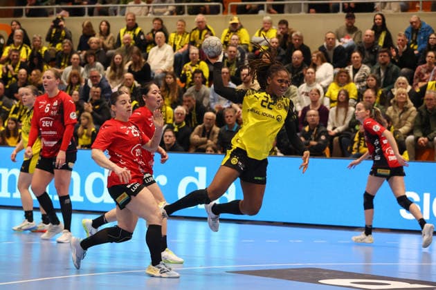 Deborah Lassource (Borussia Dortmund) beim Wurf GER, Borussia Dortmund gegen BSV Sachsen Zwickau, Handball, HBF, Spielzeit 2025 2026, 14.01.2026 GER, Borussia Dortmund gegen BSV Sachsen Zwickau, Handball, HBF, Spielzeit 2025 2026, 14.01.2026 Dortmund Copyright: xEibner-Pressefoto FrankxZeisingx EP_FZG