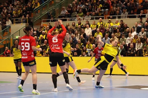 Lisa Antl (Borussia Dortmund) beim Wurf GER, Borussia Dortmund gegen BSV Sachsen Zwickau, Handball, HBF, Spielzeit 2025 2026, 14.01.2026 GER, Borussia Dortmund gegen BSV Sachsen Zwickau, Handball, HBF, Spielzeit 2025 2026, 14.01.2026 Dortmund Copyright: xEibner-Pressefoto FrankxZeisingx EP_FZG