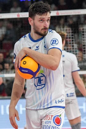 Aleksa Batak (VfB Friedrichshafen, 8), nachdenklich, grübelnd, besorgt, pessimistisch, 14.01.2026, Düren (Deutschland), Volleyball, 1. Bundesliga Männer, SWD Powervolleys Düren - VfB Friedrichshafen