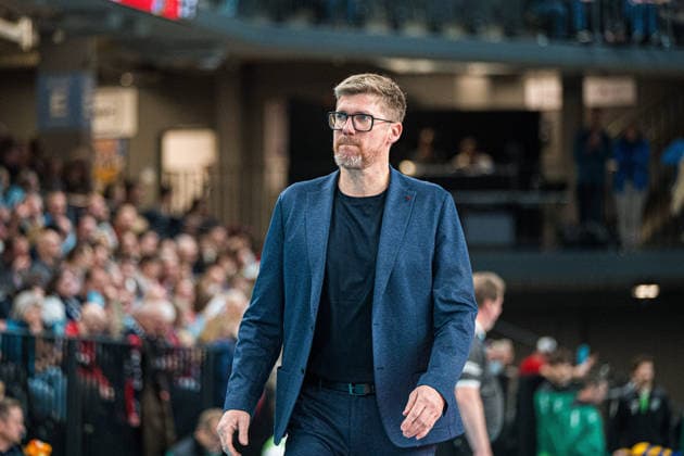 Volleyball I Herren I Saison 2025-2026 I Bundesliga I SVG Lüneburg - TSV Haching München I 14.01.2026 Einzelfoto, Freisteller, Einzelbild, Cut-out, isoliertes Motiv, Sportaufnahme, Nahaufnahme, freigestellt, freigestellte Aufnahme, Aufnahme, Einzeln: Stefan Hübner (Trainer, SVG Lüneburg) Copyright: xLobeca Björn-OlexKehmx