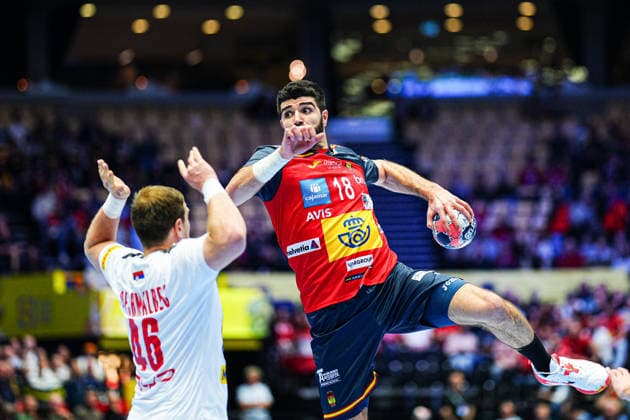 Wurf Tor Imanol Garciandia (Spanien, 18) DEN, Spanien vs. Serbien, Handball, EHF Europameisterschaft 2026, Gruppe A, Spieltag 1, 15.01.2026 DEN, Spanien vs. Serbien, Handball, EHF Europameisterschaft 2026, Gruppe A, Spieltag 1, 15.01.2026 Herning Copyright: xEibner-Pressefoto MarcelxvonxFehrnx EP_MFN
