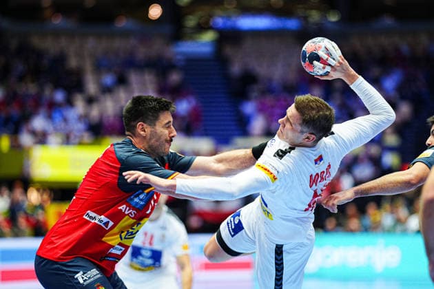Abel Serdio (Spanien, 20), Dragan Pechmalbec (Serbien, 46) DEN, Spanien vs. Serbien, Handball, EHF Europameisterschaft 2026, Gruppe A, Spieltag 1, 15.01.2026 DEN, Spanien vs. Serbien, Handball, EHF Europameisterschaft 2026, Gruppe A, Spieltag 1, 15.01.2026 Herning Copyright: xEibner-Pressefoto MarcelxvonxFehrnx EP_MFN
