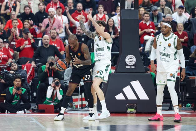 Isiaha Mike (FC Bayern Basketball, 22) mit Juancho Hernangomez (Panathinaikos AKTOR Athen, 41) und Richaun Holmes (Panathinaikos AKTOR Athen, 08), GER, FC Bayern Basketball vs. Panathinaikos AKTOR Athen, Basketball, Euroleague, 22. Spieltag, Saison 2025 2026, 15.01.2026, GER, FC Bayern Basketball vs. Panathinaikos AKTOR Athen, Basketball, Euroleague, 22. Spieltag, Saison 2025 2026, 15.01.2026 Muenchen Copyright: xEibner-Pressefoto JennixMaulx EP_JML