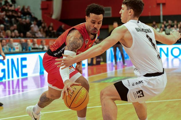 Daniel Norl, Dominik Dolic 2.Bundesliga Pro A, 18. Spieltag, 46ers, Basketball, Basketball Saison 2025 2026, BBL, Deutschland, Gießen 46ers Artland Dragons, Gießen in rot, Herren, Dragons in weiß