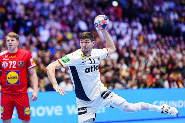 7 Meter Wurf Tor Lukas Zerbe (Deutschland, 17) DEN, Deutschland vs. Oesterreich, Handball, EHF Europameisterschaft 2026, Gruppe A, Spieltag 1, 15.01.2026 DEN, Deutschland vs. Oesterreich, Handball, EHF Europameisterschaft 2026, Gruppe A, Spieltag 1, 15.01.2026 Herning Copyright: xEibner-Pressefoto MarcelxvonxFehrnx EP_MFN