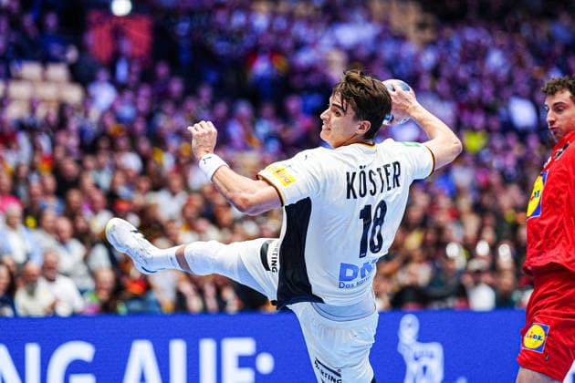 Wurf Tor Julian Koester (Deutschland, 18) DEN, Deutschland vs. Oesterreich, Handball, EHF Europameisterschaft 2026, Gruppe A, Spieltag 1, 15.01.2026 DEN, Deutschland vs. Oesterreich, Handball, EHF Europameisterschaft 2026, Gruppe A, Spieltag 1, 15.01.2026 Herning Copyright: xEibner-Pressefoto MarcelxvonxFehrnx EP_MFN