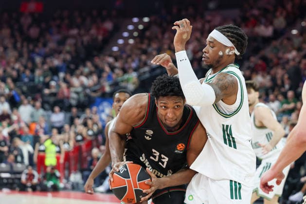 David McCormack (FC Bayern Basketball, 33) mit Richaun Holmes (Panathinaikos AKTOR Athen, 08), GER, FC Bayern Basketball vs. Panathinaikos AKTOR Athen, Basketball, Euroleague, 22. Spieltag, Saison 2025 2026, 15.01.2026, GER, FC Bayern Basketball vs. Panathinaikos AKTOR Athen, Basketball, Euroleague, 22. Spieltag, Saison 2025 2026, 15.01.2026 Muenchen Copyright: xEibner-Pressefoto JennixMaulx EP_JML