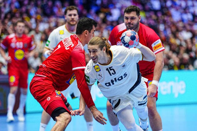 Janko Bozovic (Oesterreich, 07), Juri Knorr (Deutschland, 15) DEN, Deutschland vs. Oesterreich, Handball, EHF Europameisterschaft 2026, Gruppe A, Spieltag 1, 15.01.2026 DEN, Deutschland vs. Oesterreich, Handball, EHF Europameisterschaft 2026, Gruppe A, Spieltag 1, 15.01.2026 Herning Copyright: xEibner-Pressefoto MarcelxvonxFehrnx EP_MFN