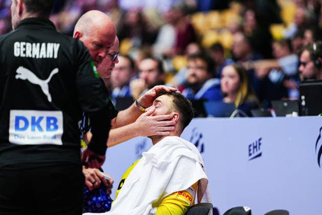 Verletzung Andreas Wolff (Deutschland, 33) mit Harz im Auge DEN, Deutschland vs. Oesterreich, Handball, EHF Europameisterschaft 2026, Gruppe A, Spieltag 1, 15.01.2026 DEN, Deutschland vs. Oesterreich, Handball, EHF Europameisterschaft 2026, Gruppe A, Spieltag 1, 15.01.2026 Herning Copyright: xEibner-Pressefoto MarcelxvonxFehrnx EP_MFN