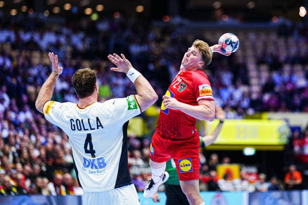 Wurf Tor Lukas Hutecek (Oesterreich, 72) DEN, Deutschland vs. Oesterreich, Handball, EHF Europameisterschaft 2026, Gruppe A, Spieltag 1, 15.01.2026 DEN, Deutschland vs. Oesterreich, Handball, EHF Europameisterschaft 2026, Gruppe A, Spieltag 1, 15.01.2026 Herning Copyright: xEibner-Pressefoto MarcelxvonxFehrnx EP_MFN