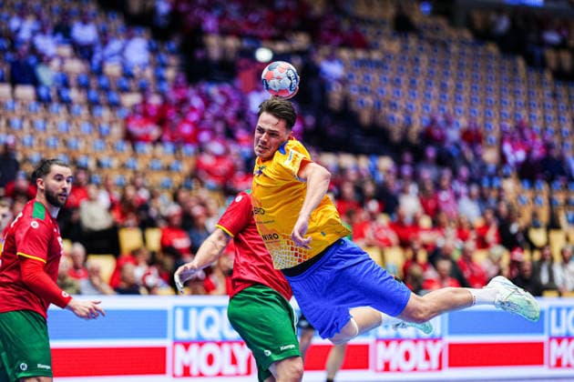 Wurf Tor Daniel Stanciuc (Rumaenien, 44) DEN, Portugal vs. Rumaenien, Handball, EHF Europameisterschaft 2026, Gruppe B, Spieltag 1, 16.01.2026 DEN, Portugal vs. Rumaenien, Handball, EHF Europameisterschaft 2026, Gruppe B, Spieltag 1, 16.01.2026 Herning Copyright: xEibner-Pressefoto MarcelxvonxFehrnx EP_MFN