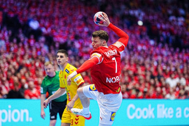7 Meter Wurf Tor Emil Jakobsen (Daenemark, 07) DEN, Daenemark vs. Nordmazedonien, Handball, EHF Europameisterschaft 2026, Gruppe B, Spieltag 1, 16.01.2026 DEN, Daenemark vs. Nordmazedonien, Handball, EHF Europameisterschaft 2026, Gruppe B, Spieltag 1, 16.01.2026 Herning Copyright: xEibner-Pressefoto MarcelxvonxFehrnx EP_MFN