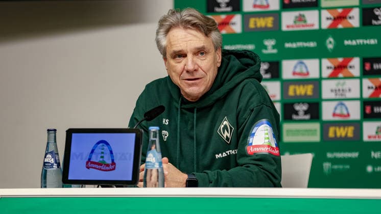 Horst Steffen (Trainer, Cheftrainer, SV Werder Bremen) während der Pressekonferenz, Portrait, Nahaufnahme, Einzelfoto, Einzelbild, DIE DFL-RICHTLINIEN UNTERSAGEN JEGLICHE NUTZUNG VON FOTOS ALS SEQUENZBILDER UND ODER VIDEOA?HNLICHE FOTOSTRECKEN. DFL REGULATIONS PROHIBIT ANY USE OF PHOTOGRAPHS AS IMAGE SEQUENCES AND OR QUASI-VIDEO., 16.01.2026, Bremen (Deutschland), Fussball, Bundesliga, SV Werder Bremen - Eintracht Frankfurt