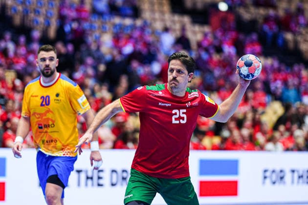 7 Meter Wurf Tor Antonio Areia (Portugal, 25) DEN, Portugal vs. Rumaenien, Handball, EHF Europameisterschaft 2026, Gruppe B, Spieltag 1, 16.01.2026 DEN, Portugal vs. Rumaenien, Handball, EHF Europameisterschaft 2026, Gruppe B, Spieltag 1, 16.01.2026 Herning Copyright: xEibner-Pressefoto MarcelxvonxFehrnx EP_MFN
