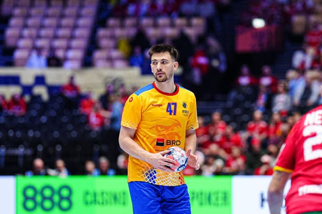Andrei Buzle (Rumaenien, 47) DEN, Portugal vs. Rumaenien, Handball, EHF Europameisterschaft 2026, Gruppe B, Spieltag 1, 16.01.2026 DEN, Portugal vs. Rumaenien, Handball, EHF Europameisterschaft 2026, Gruppe B, Spieltag 1, 16.01.2026 Herning Copyright: xEibner-Pressefoto MarcelxvonxFehrnx EP_MFN