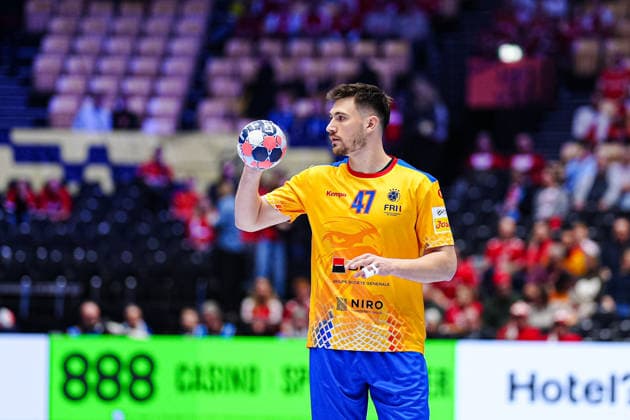 Andrei Buzle (Rumaenien, 47) DEN, Portugal vs. Rumaenien, Handball, EHF Europameisterschaft 2026, Gruppe B, Spieltag 1, 16.01.2026 DEN, Portugal vs. Rumaenien, Handball, EHF Europameisterschaft 2026, Gruppe B, Spieltag 1, 16.01.2026 Herning Copyright: xEibner-Pressefoto MarcelxvonxFehrnx EP_MFN
