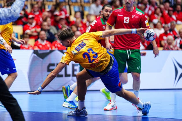 Wurf Tor Calin Dedu (Rumaenien, 23) DEN, Portugal vs. Rumaenien, Handball, EHF Europameisterschaft 2026, Gruppe B, Spieltag 1, 16.01.2026 DEN, Portugal vs. Rumaenien, Handball, EHF Europameisterschaft 2026, Gruppe B, Spieltag 1, 16.01.2026 Herning Copyright: xEibner-Pressefoto MarcelxvonxFehrnx EP_MFN