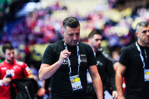 George Buricea (Rumaenien, Trainer) DEN, Portugal vs. Rumaenien, Handball, EHF Europameisterschaft 2026, Gruppe B, Spieltag 1, 16.01.2026 DEN, Portugal vs. Rumaenien, Handball, EHF Europameisterschaft 2026, Gruppe B, Spieltag 1, 16.01.2026 Herning Copyright: xEibner-Pressefoto MarcelxvonxFehrnx EP_MFN