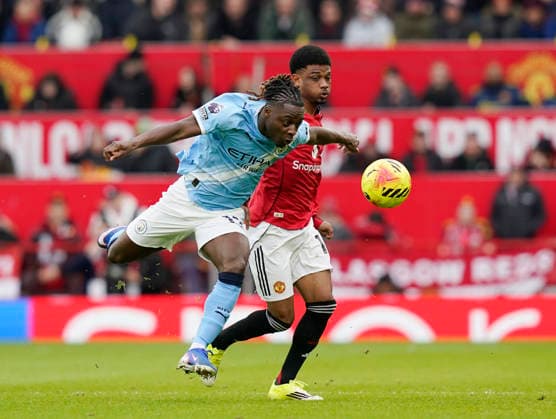 Manchester, England, 17th January 2026. Jeremy Doku of Manchester City (l) and Amad Diallo of Manchester United, ManU (r) during the Manchester United vs Manchester City Premier League match at Old Trafford, Manchester. Picture credit should read: Andrew Yates Sportimage EDITORIAL USE ONLY. No use with unauthorised audio, video, data, fixture lists, club league logos or live services. Online in-match use limited to 120 images, no video emulation. No use in betting, games or single club league player publications. SPI_043_AY_ManUtd_ManCity SPI-4456-0042