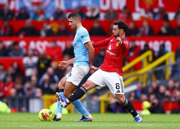 Rodri of Manchester City and Bruno Fernandes of Manchester United, ManU Manchester United v Manchester City, Premier League, Football, Old Trafford, Manchester, UK - 17 Jan 2026Manchester Old Trafford United Kingdom EDITORIAL USE ONLY No use with unauthorised audio, video, data, fixture lists, club league logos or live services. Online in-match use limited to 120 images, no video emulation. No use in betting, games or single club league player publications. Copyright: xMattxWest Shutterstockx 16347907r