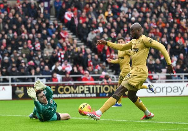 Robin Roefs of Sunderland saves a shot from Jean-Philippe Mateta of Crystal Palace Sunderland v Crystal Palace, Premier League, Football, Stadium of Light, Sunderland, UK - 17 Jan 2026Sunderland Stadium of Light United Kingdom EDITORIAL USE ONLY No use with unauthorised audio, video, data, fixture lists, club league logos or live services. Online in-match use limited to 120 images, no video emulation. No use in betting, games or single club league player publications. Copyright: xRichardxLee Shutterstockx 16348128ai
