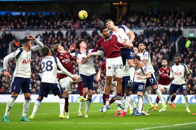 Micky van de Ven of Tottenham Hotspur heads clear under pressure from Jean-Clair Todibo of West Ham United Tottenham Hotspur v West Ham United, Premier League, Football, Tottenham Hotspur Stadium, London, UK - 17 Jan 2026London Tottenham Hotspur Stadium United Kingdom EDITORIAL USE ONLY No use with unauthorised audio, video, data, fixture lists, club league logos or live services. Online in-match use limited to 120 images, no video emulation. No use in betting, games or single club league player publications. Copyright: xSimonxDael Shutterstockx 16348134aq