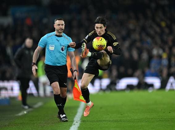 Harry Wilson of Fulham keeps the ball in play Leeds United v Fulham, Premier League, Football, Elland Road, Leeds, UK - 17 Jan 2026Leeds Elland Road United Kingdom EDITORIAL USE ONLY No use with unauthorised audio, video, data, fixture lists, club league logos or live services. Online in-match use limited to 120 images, no video emulation. No use in betting, games or single club league player publications. Copyright: xAnnaxGowthorpe Shutterstockx 16348115an