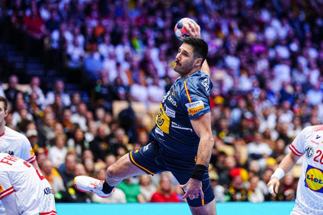 Wurf Tor Abel Serdio (Spanien, 20) DEN, Oesterreich vs. Spanien, Handball, EHF Europameisterschaft 2026, Gruppe A, Spieltag 2, 17.01.2026 DEN, Oesterreich vs. Spanien, Handball, EHF Europameisterschaft 2026, Gruppe A, Spieltag 2, 17.01.2026 Herning Copyright: xEibner-Pressefoto MarcelxvonxFehrnx EP_MFN