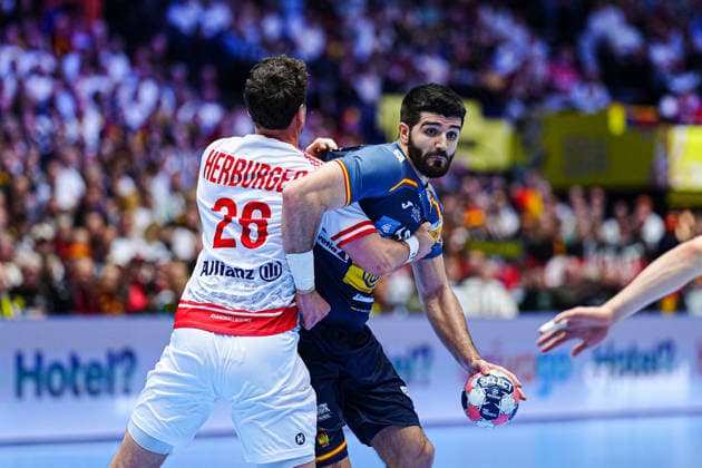 Lukas Herburger (Oesterreich, 26), Imanol Garciandia (Spanien, 18) DEN, Oesterreich vs. Spanien, Handball, EHF Europameisterschaft 2026, Gruppe A, Spieltag 2, 17.01.2026 DEN, Oesterreich vs. Spanien, Handball, EHF Europameisterschaft 2026, Gruppe A, Spieltag 2, 17.01.2026 Herning Copyright: xEibner-Pressefoto MarcelxvonxFehrnx EP_MFN