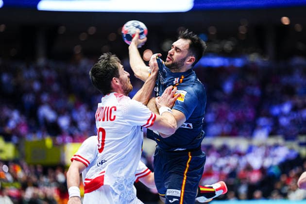 Boris Zivkovic (Oesterreich, 30), Ian Tarrafeta (Spanien, 09) DEN, Oesterreich vs. Spanien, Handball, EHF Europameisterschaft 2026, Gruppe A, Spieltag 2, 17.01.2026 DEN, Oesterreich vs. Spanien, Handball, EHF Europameisterschaft 2026, Gruppe A, Spieltag 2, 17.01.2026 Herning Copyright: xEibner-Pressefoto MarcelxvonxFehrnx EP_MFN