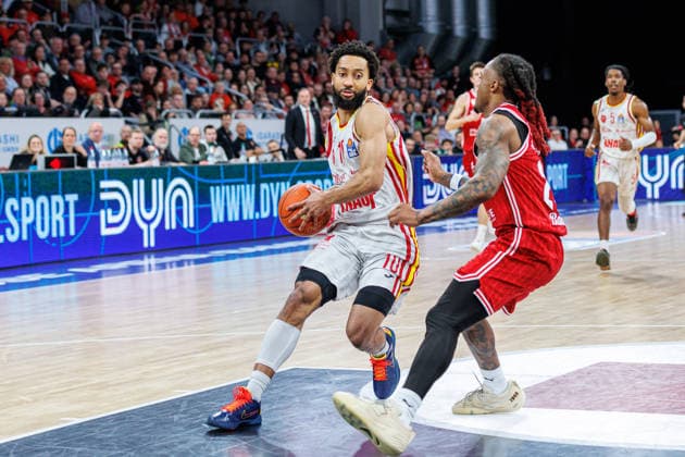 Davion Mintz (Fit One Wuerzburg Baskets, 10), Cobe Williams (BMA365 Bamberg Baskets, 24), BMA365 Bamberg Baskets vs. Fitness First Wuerzburg Baskets, Basketball, easyCredit BBL, 16. Spieltag, 17.01.2026 BMA365 Bamberg Baskets vs. Fitness First Wuerzburg Baskets, Basketball, easyCredit BBL, 16. Spieltag, 17.01.2026 Bamberg Copyright: xEibner-Pressefoto G.xSantemizx EP_EER