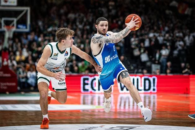 Logan Johnson (Skyliners Frankfurt) im Zweikampf mit Steven Ashworth(Gladiators Trier), Vet Concept Gladiators Trier vs Skyliners Frankfurt, Basketball, easyCredit BBL, 16. Spieltag, Saison 2025 2026, 17.01.2026 Vet Concept Gladiators Trier vs Skyliners Frankfurt, Basketball, easyCredit BBL, 16. Spieltag, Saison 2025 2026, 17.01.2026 Copyright: xEibner-Pressefoto AlexanderxNeisx EP_ANS