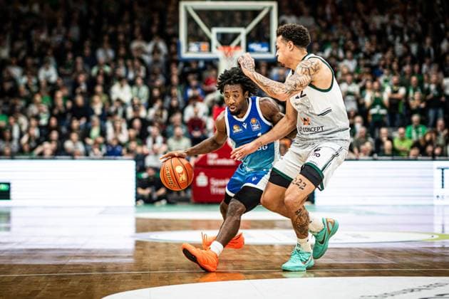 Isaiah Swope (Skyliners Frankfurt) im Zweikampf mit Nolan Adekunle (Gladiators Trier), Vet Concept Gladiators Trier vs Skyliners Frankfurt, Basketball, easyCredit BBL, 16. Spieltag, Saison 2025 2026, 17.01.2026 Vet Concept Gladiators Trier vs Skyliners Frankfurt, Basketball, easyCredit BBL, 16. Spieltag, Saison 2025 2026, 17.01.2026 Copyright: xEibner-Pressefoto AlexanderxNeisx EP_ANS