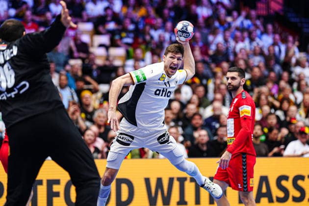 Wurf Tor Lukas Zerbe (Deutschland, 17) DEN, Serbien vs. Deutschland, Handball, EHF Europameisterschaft 2026, Gruppe A, Spieltag 2, 17.01.2026 DEN, Serbien vs. Deutschland, Handball, EHF Europameisterschaft 2026, Gruppe A, Spieltag 2, 17.01.2026 Herning Copyright: xEibner-Pressefoto MarcelxvonxFehrnx EP_MFN