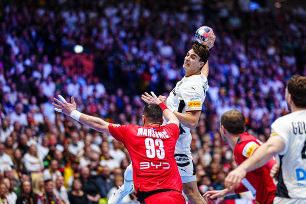 Wurf Tor Julian Koester (Deutschland, 18) DEN, Serbien vs. Deutschland, Handball, EHF Europameisterschaft 2026, Gruppe A, Spieltag 2, 17.01.2026 DEN, Serbien vs. Deutschland, Handball, EHF Europameisterschaft 2026, Gruppe A, Spieltag 2, 17.01.2026 Herning Copyright: xEibner-Pressefoto MarcelxvonxFehrnx EP_MFN