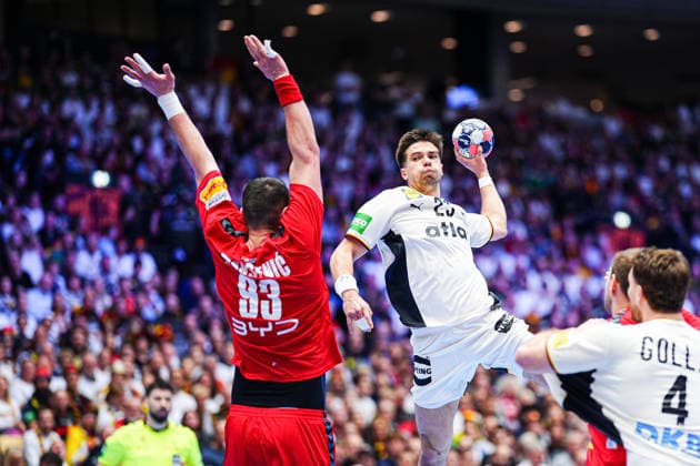 Wurf Tor Renars Uscins (Deutschland, 23) DEN, Serbien vs. Deutschland, Handball, EHF Europameisterschaft 2026, Gruppe A, Spieltag 2, 17.01.2026 DEN, Serbien vs. Deutschland, Handball, EHF Europameisterschaft 2026, Gruppe A, Spieltag 2, 17.01.2026 Herning Copyright: xEibner-Pressefoto MarcelxvonxFehrnx EP_MFN
