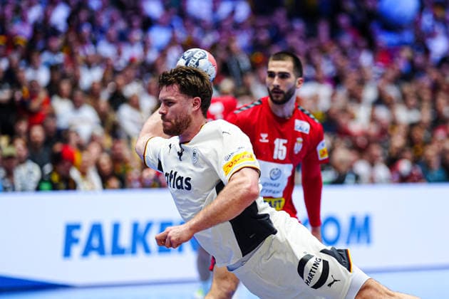 Wurf Tor Johannes Golla (Deutschland, 04) DEN, Serbien vs. Deutschland, Handball, EHF Europameisterschaft 2026, Gruppe A, Spieltag 2, 17.01.2026 DEN, Serbien vs. Deutschland, Handball, EHF Europameisterschaft 2026, Gruppe A, Spieltag 2, 17.01.2026 Herning Copyright: xEibner-Pressefoto MarcelxvonxFehrnx EP_MFN