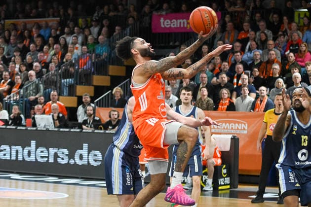 Tevin Bron (RASTA Vechta, 10) am Korb RASTA Vechta vs. ALBA Berlin, easyCredit Basketball Bundesliga, 16. Spieltag, Saison 2025 2026, 17.01.2026, RASTA Vechta vs. ALBA Berlin, easyCredit Basketball Bundesliga, 16. Spieltag, Saison 2025 2026, 17.01.2026 Vechta Copyright: xEibner-Pressefoto RobertxGertzenx EP_RGN
