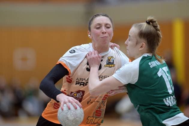 Lara Eckhardt (VfL Waiblingen 96) (am Ball) und Juliana Wagner (SG 09 Kirchhof 15) , GER, SG 09 Kirchhof - VfL Waiblingen, Handball, 2. Bundesliga Frauen, 14. Spieltag, Saison 2025 2026, 17.01.2026, GER, SG 09 Kirchhof - VfL Waiblingen, Handball, 2. Bundesliga Frauen, 14. Spieltag, Saison 2025 2026, {date Melsungen Copyright: xEibner-Pressefotox xRolandxSippelx EP_RSL
