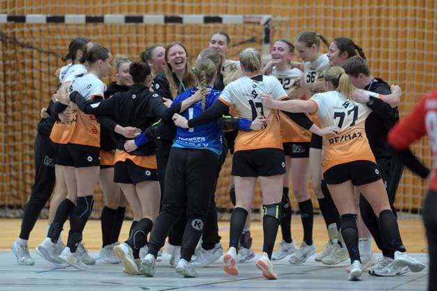 Jubel, Freude nach dem Sieg; Maren Beatrice Keil (VfL Waiblingen 77), Sarah Norregaard Thomsen (Torfrau VfL Waiblingen 1) , GER, SG 09 Kirchhof - VfL Waiblingen, Handball, 2. Bundesliga Frauen, 14. Spieltag, Saison 2025 2026, 17.01.2026, GER, SG 09 Kirchhof - VfL Waiblingen, Handball, 2. Bundesliga Frauen, 14. Spieltag, Saison 2025 2026, {date Melsungen Copyright: xEibner-Pressefotox xRolandxSippelx EP_RSL