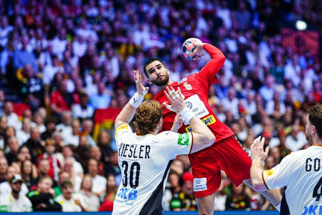 Wurf Tor Uros Kojadinovic (Serbien, 15) DEN, Serbien vs. Deutschland, Handball, EHF Europameisterschaft 2026, Gruppe A, Spieltag 2, 17.01.2026 DEN, Serbien vs. Deutschland, Handball, EHF Europameisterschaft 2026, Gruppe A, Spieltag 2, 17.01.2026 Herning Copyright: xEibner-Pressefoto MarcelxvonxFehrnx EP_MFN