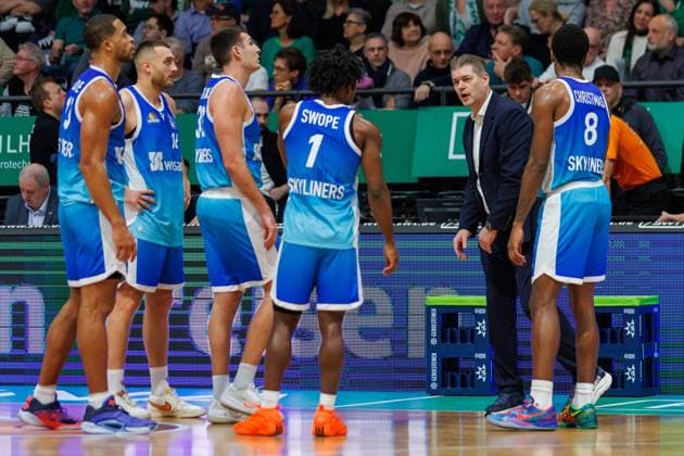 Laus Perwas (Skyliners Frankfurt) gibt Anweisungen, Vet Concept Gladiators Trier vs Skyliners Frankfurt, Basketball, easyCredit BBL, 16. Spieltag, Saison 2025 2026, 17.01.2026 Vet Concept Gladiators Trier vs Skyliners Frankfurt, Basketball, easyCredit BBL, 16. Spieltag, Saison 2025 2026, 17.01.2026 Copyright: xEibner-Pressefoto AlexanderxNeisx EP_ANS