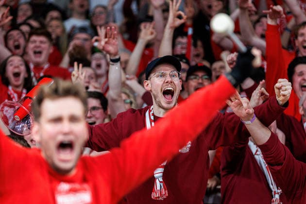 Fan, Fans, Zuschauer, jubelt, Jubel, positive Emotionen, positive Emotion, BMA365 Bamberg Baskets vs. Fitness First Wuerzburg Baskets, Basketball, easyCredit BBL, 16. Spieltag, 17.01.2026 BMA365 Bamberg Baskets vs. Fitness First Wuerzburg Baskets, Basketball, easyCredit BBL, 16. Spieltag, 17.01.2026 Bamberg Copyright: xEibner-Pressefoto G.xSantemizx EP_EER