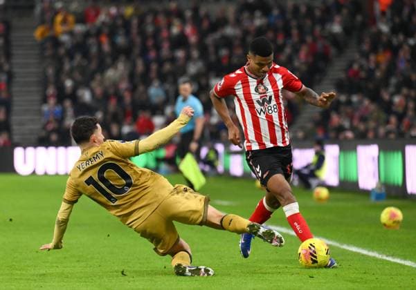 Yeremi Pino of Crystal Palace challenges Reinildo Mandava of Sunderland Sunderland v Crystal Palace, Premier League, Football, Stadium of Light, Sunderland, UK - 17 Jan 2026Sunderland Stadium of Light United Kingdom EDITORIAL USE ONLY No use with unauthorised audio, video, data, fixture lists, club league logos or live services. Online in-match use limited to 120 images, no video emulation. No use in betting, games or single club league player publications. Copyright: xRichardxLee Shutterstockx 16348128da