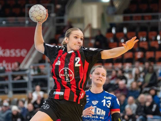 Annika Ingenpass (TSV Bayer 04 Leverkusen, 02) beim Wurf. TSV Bayer 04 Leverkusen vs. Rostocker Handball Club, Handball, ALSCO Handballbundesliga Frauen, 14. Spieltag, Saison 2025 2026, 18.01.2026 TSV Bayer 04 Leverkusen vs. Rostocker Handball Club, Handball, ALSCO Handballbundesliga Frauen, 18. Spieltag, Saison 2025 2026, 18.01.2026 Leverkusen Copyright: xEibner-Pressefoto ThomasxHaeslerx EP_THR