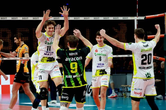 DEU, DVV, 1.VBL, BR Volleys vs. Helios Grizzlys Giesen, 18.01.2026, Max-Schmeling-Halle, Berlin, DEU, DVV, 1.VBL, BR Volleys vs. Helios Grizzlys Giesen, im Bild Gießener-Spielerkreis