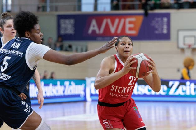 Khalis Cain (Lions, 5), Makiyah Keshaya Allen Williams (HTC, 23), Syntainics MBC vs. Herner TC, Frauen, Basketball, 1. Bundesliga, DBBL, Hauptrunde, 15. Spieltag, Saison 2025 26, 18.01.2026. Halle SWH Arena Sachsen-Anhalt Deutschland