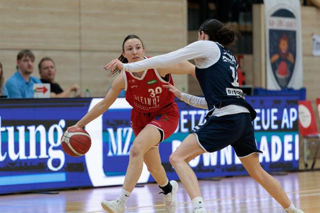 Alice Recanati (HTC, 30), Katelyn Shumate (Lions, 14), Syntainics MBC vs. Herner TC, Frauen, Basketball, 1. Bundesliga, DBBL, Hauptrunde, 15. Spieltag, Saison 2025 26, 18.01.2026. Halle SWH Arena Sachsen-Anhalt Deutschland